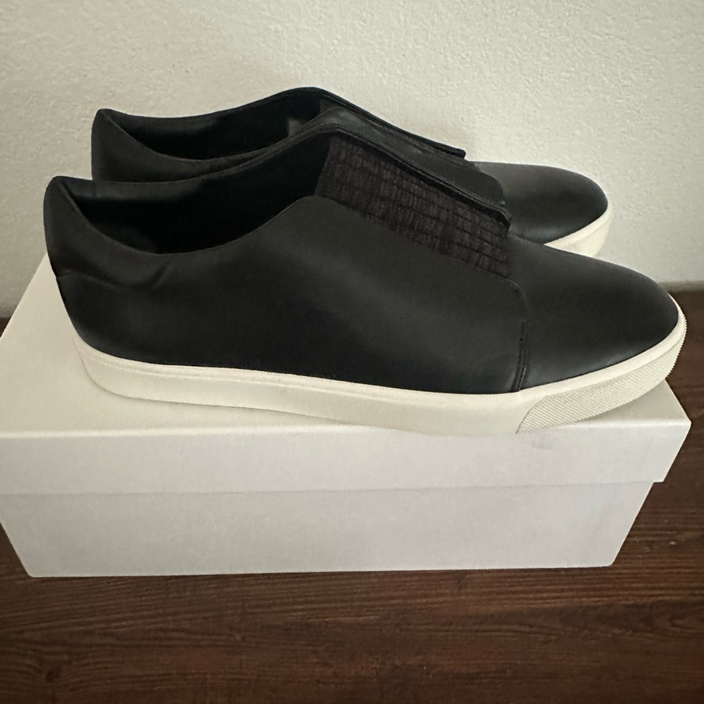 Vince Cantara Leather slip on sneakers sz 9.5 NIB